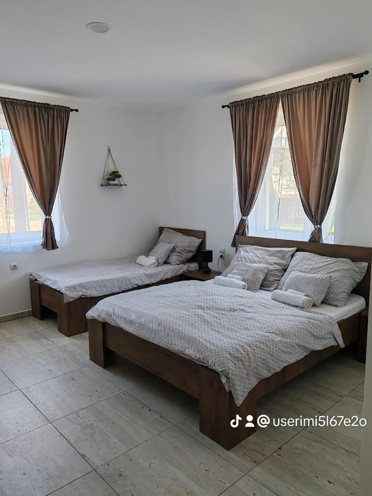 Barka Vendeghaz Aggtelek Appartement Buitenkant foto